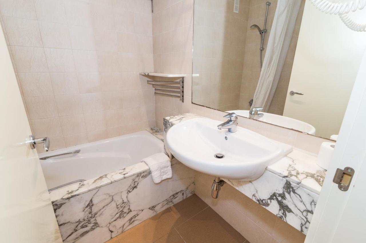 Apartment Guell Barcelona Bagian luar foto