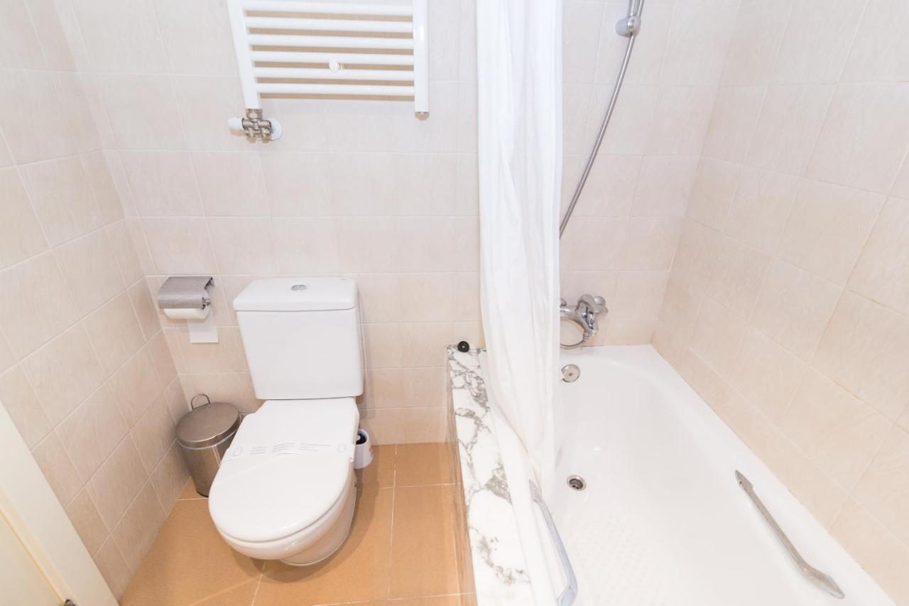 Apartment Guell Barcelona Bagian luar foto
